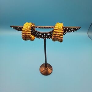 Vintage Goldtone Nugget VIRO STAMPED clip On Earrings